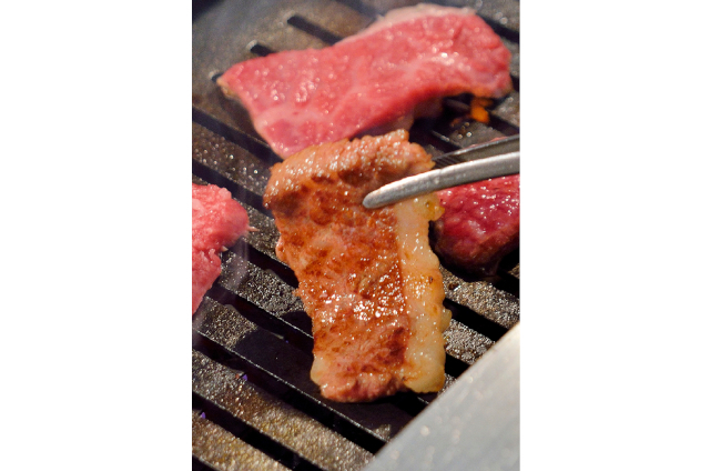 博多和牛すき焼き／焼肉用400ｇ＋ステーキ200ｇ×2枚　ゆずぽん酢付き_02