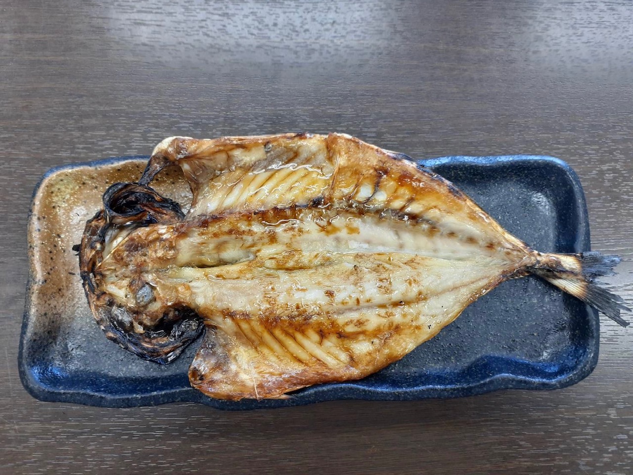 焼いてあるあじのひもの