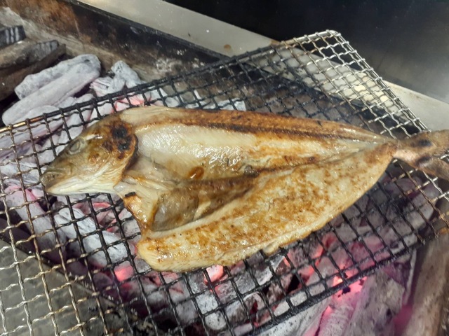 焼いてあるほっけのひもの