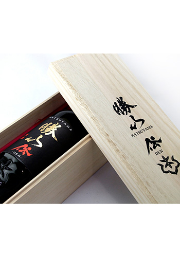 勝山(かつやま)　純米大吟醸　伝(でん)　720ml