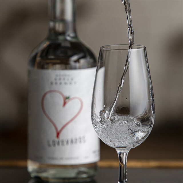 LOVEVADOS アップルブランデー 2023 No.1 180ml LOVEVADOS アップルブランデー180ml - モホドリ蒸溜研究所