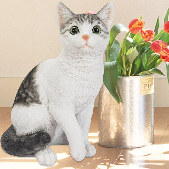 お座りサバトラ白猫（大） neko