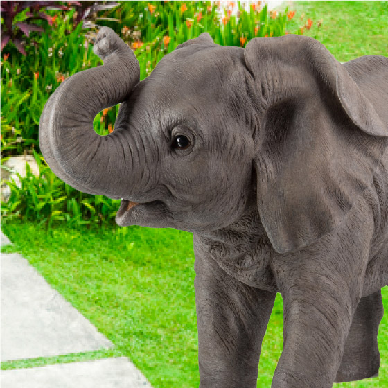 鼻を上げるゾウ（特大） animal