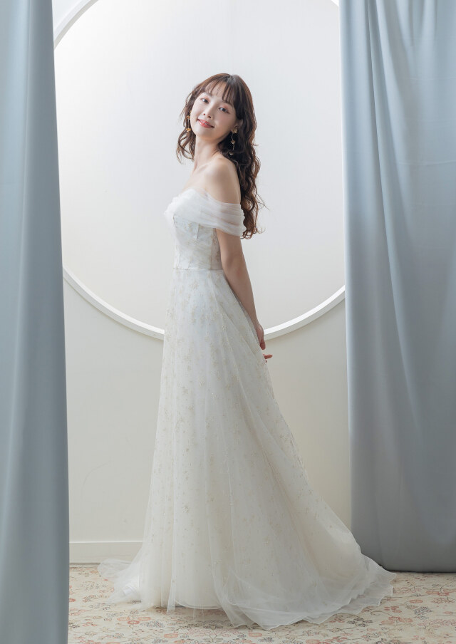 [チュノア ウエディング]ウエディングドレス　スレンダーAライン　10号 NOA0050_offwhite Tunoah Wedding （チュノア