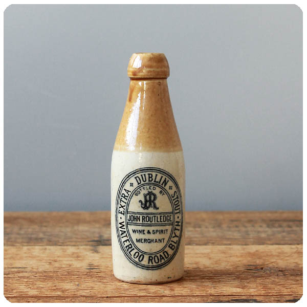 イギリス アンティーク ビアボトル スタウトビール インテリア 陶器 店舗什器 「フラワーベース」K-136