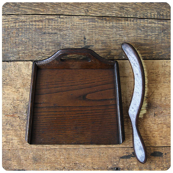 イギリス アンティーク 卓上ダストパン＆ブラシ 木製 ちりとり インテリア 雑貨「パンくず取り」K-179