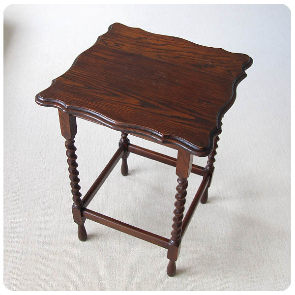 イギリス アンティーク オケージョナルテーブル 家具 ツイストレッグ 飾り台 店舗什器 「オーク材」K-235