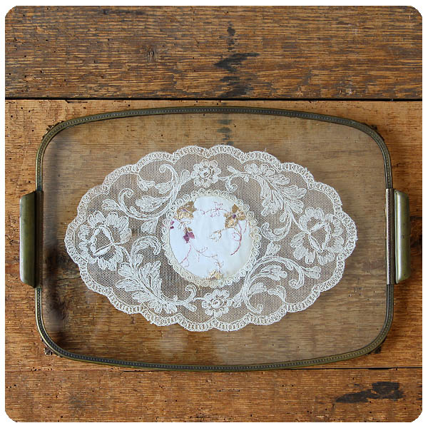 イギリス アンティーク 刺繍入り ドレッシングトレイ ガラス インテリア 化粧用品 店舗什器 K-312