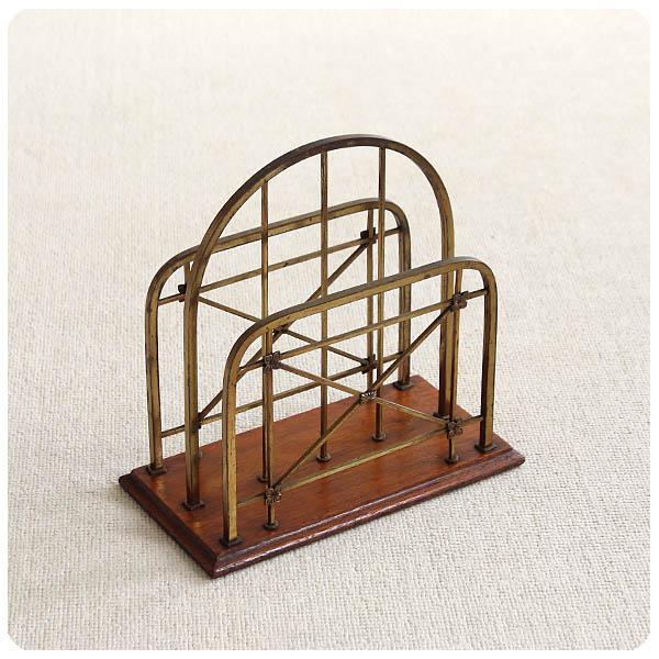 イギリス アンティーク ブラス＆オーク マガジンラック インテリア レアアイテム 家具 店舗什器 K-352