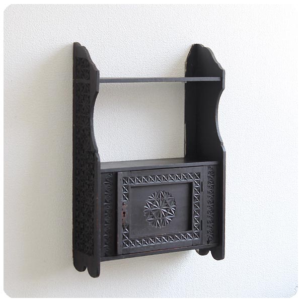 イギリス アンティーク ウォールキャビネット 飾り棚 彫刻装飾 インテリア 家具 店舗什器 K-408