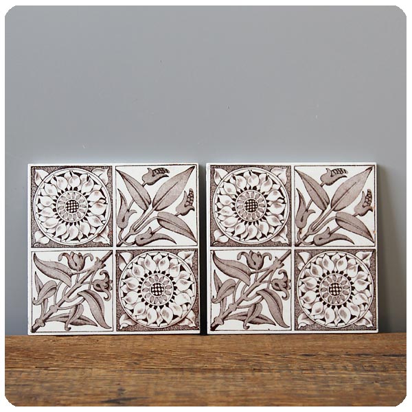 イギリス アンティーク セラミックタイルペア 花柄 2枚セット インテリア 店舗什器 ディスプレイ ビンテージ 雑貨 K-792