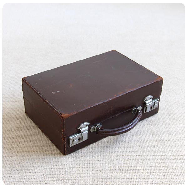 【訳あり】イギリス アンティーク 小さなトランク 革鞄 スーツケース バッグ 店舗什器 ディスプレイ ビンテージ 雑貨 K-807