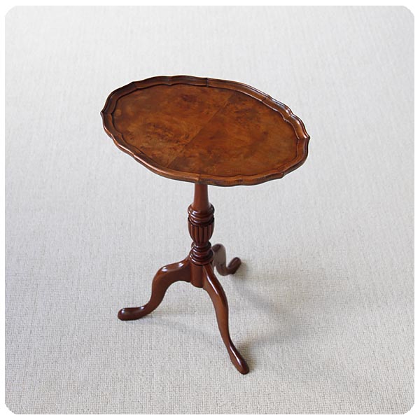 イギリス アンティーク ワインテーブル ウォールナット 飾り台 トライポッド インテリア 店舗什器 ディスプレイ 家具 K-897