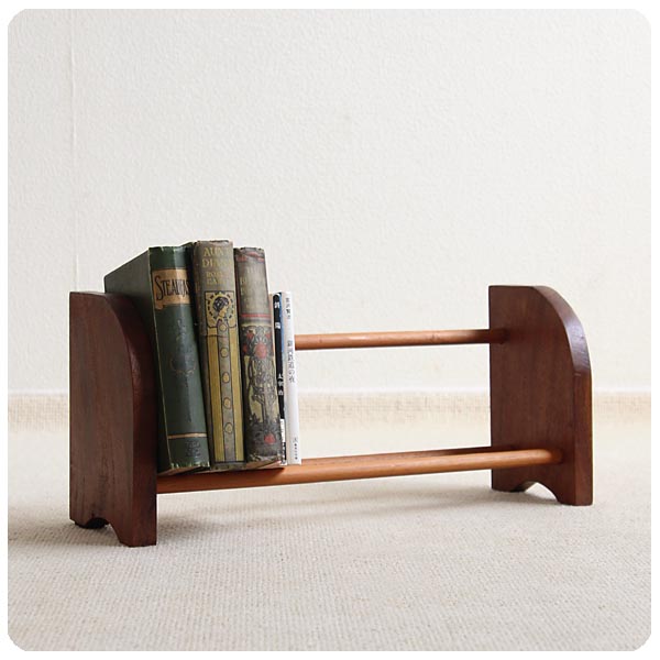 イギリス ヴィンテージ ブックスタンド 本立て 木製 レトロ CDラック インテリア 店舗什器 ディスプレイ 雑貨 K-929