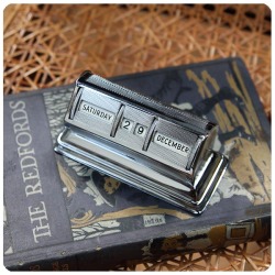 イギリス アンティーク メカニカルカレンダー インテリア 万年 卓上カレンダー 店舗什器 ディスプレイ K-738