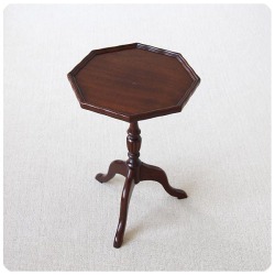 イギリス アンティーク調 ワインテーブル 八角形天板 トライポッド インテリア 店舗什器 ディスプレイ ビンテージ 家具 K-889
