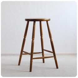 イギリス アンティーク調 ハイスツール 木製椅子 飾り台 インテリア 店舗什器 ディスプレイ ビンテージ 家具 K-893