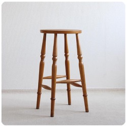 イギリス アンティーク調 ハイスツール 木製椅子 飾り台 インテリア 店舗什器 ディスプレイ ビンテージ 家具 K-894