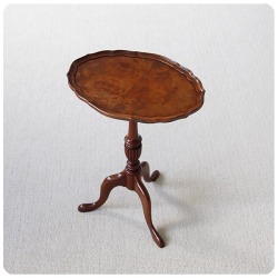 イギリス アンティーク ワインテーブル ウォールナット 飾り台 トライポッド インテリア 店舗什器 ディスプレイ 家具 K-897