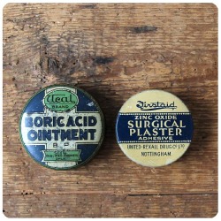 イギリス アンティーク ティン缶2個セット 軟膏 ブリキ 小物入れ 塗り薬 「boric acid ointment」P-194