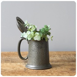 イギリス アンティーク 蓋付きピューターマグカップ タンカード ビア「ENGLISH PEWTER刻印」P-428