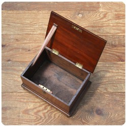 イギリス アンティーク ウッドボックス 装飾 小さな木箱 脚付き インテリア 雑貨 P-753