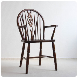 ルーマニア製 アンティーク調 ホイールバックアームチェア 木製椅子 インテリア 家具 店舗什器「ウィンザーチェア」Q-093