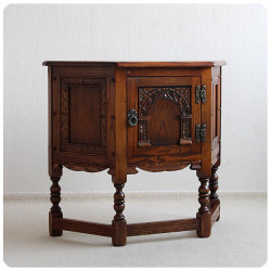 イギリス アンティーク調 Old Charm サイドキャビネット オーク材 インテリア 家具 店舗什器「オールドチャーム」Q-134