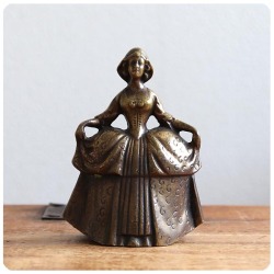 イギリス アンティーク ブラステーブルベル/インテリア雑貨/ディナーベル/英国/貴婦人【真鍮製呼び鈴はいかがですか？】S-922