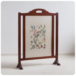 イギリス アンティーク ファイヤースクリーン/刺繍/ガラス/花柄/パーテーション/衝立/家具【絵画のような暖炉カバー】T-202