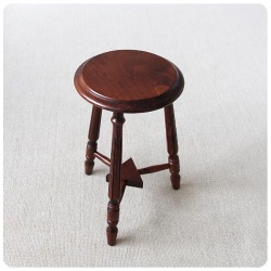 イギリス アンティーク調 スツール 木製椅子 飾り台 ヴィンテージ 家具 花台 「三本脚」V-688