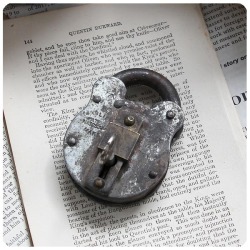 イギリス アンティーク パドロック 南京錠 鍵付き インテリア 雑貨 古道具 「可愛いくまさん型」V-737
