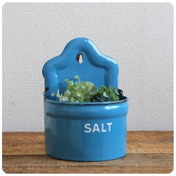 イギリス アンティーク ホーロー セル缶 ソルト缶 壁掛け エナメル雑貨 フラワーベース「SALT」V-767
