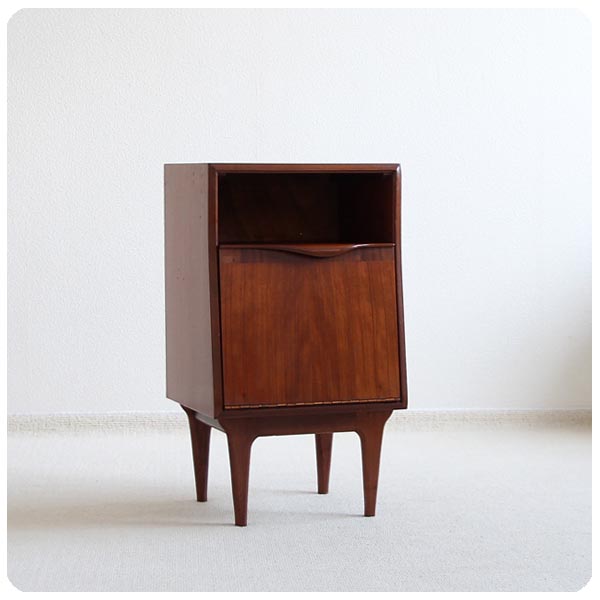 北欧ビンテージ ベッドサイドキャビネット ナイトテーブル 北欧家具 店舗什器 どこにでも置けちゃうコンパクト