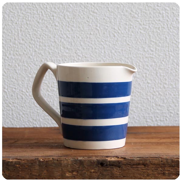 イギリス アンティーク Sadler 陶器ジャグ コーニッシュウェア 食器 花器 定番ブルー ホワイトのボーダー柄 N 986 西洋アンティーク家具 インテリア雑貨の通販店 京都 イエローデザイン