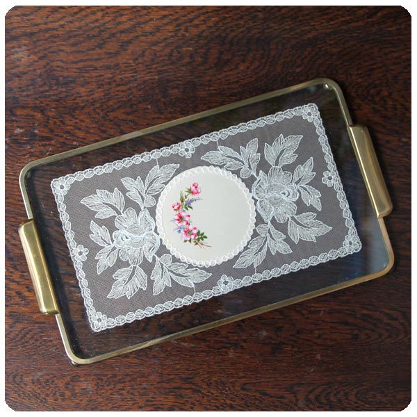 イギリス アンティーク ドレッシングトレイ ガラス レース 花柄 インテリア雑貨 ディスプレイ アクセサリーや小物置きに