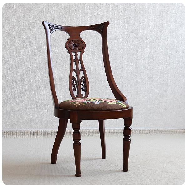 イギリス アンティーク ベッドサイドチェア 英国 マホガニー 刺繍 家具