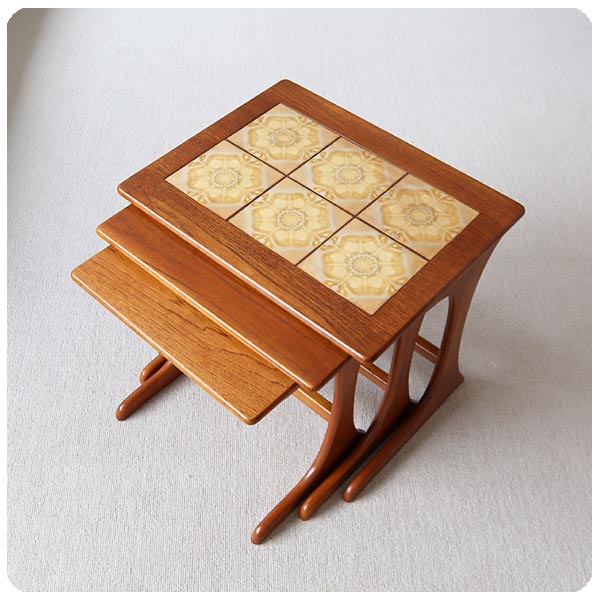 イギリス ヴィンテージ タイルトップ ネストテーブル/チーク材/ミッド  
