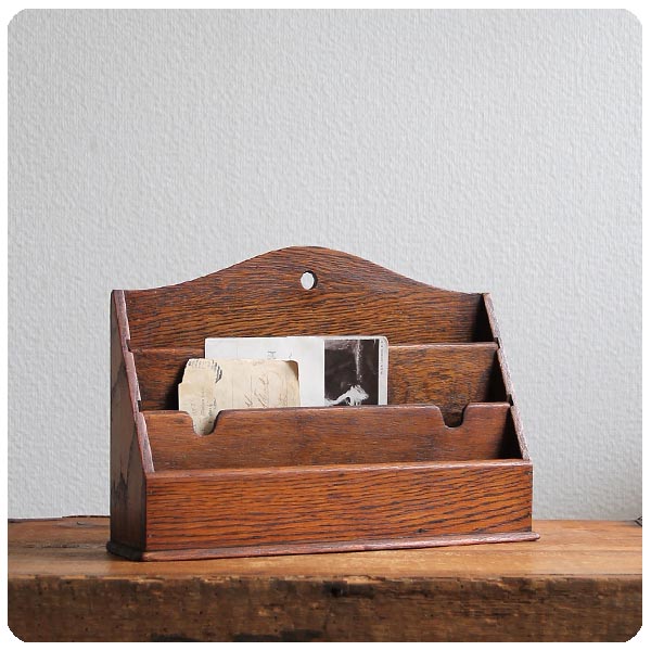 イギリス アンティーク レターラック/ホルダー/スタンド/シンプル/木味/インテリア雑貨【手紙やポストカードの収納に】M-929