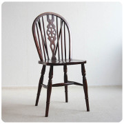 イギリスから直輸入したアンティークホイールバックチェア