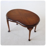 イギリスから直接買い付けてきたアンティークコーヒーテーブル