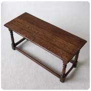 イギリスから直接買い付けてきたアンティークコーヒーテーブル