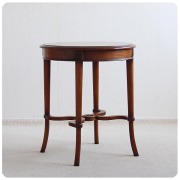 イギリスから直接買い付けてきたアンティークテーブル｜antique