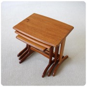イギリスから直接買い付けてきたアンティークネストテーブル｜antique