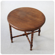 イギリスから直接買い付けてきたアンティークコーヒーテーブル