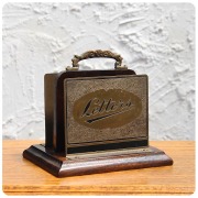 イギリス アンティーク レターラック スタンド 真鍮（ブラス）オーク材 インテリア 雑貨 店舗什器「レターホルダー」Q-480