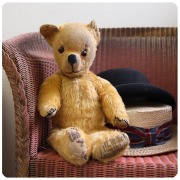 イギリスから届いた世界中で愛され続けるテディベアやぬいぐるみ ...