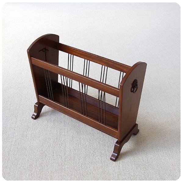 【訳あり】イギリス アンティーク調 マガジンラック マホガニー 収納家具「ライオンのリングハンドル」P-460