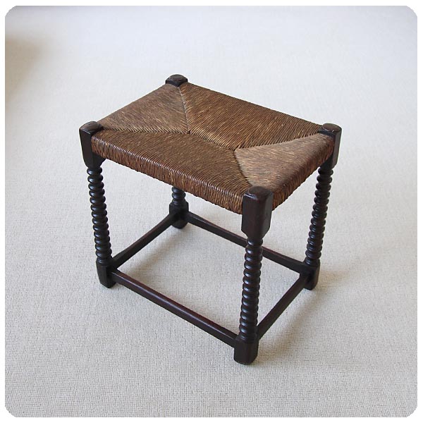イギリス アンティーク ボビンレッグスツール 椅子 ラッシュシート インテリア 家具 店舗什器「編み込み座面」Q-005
