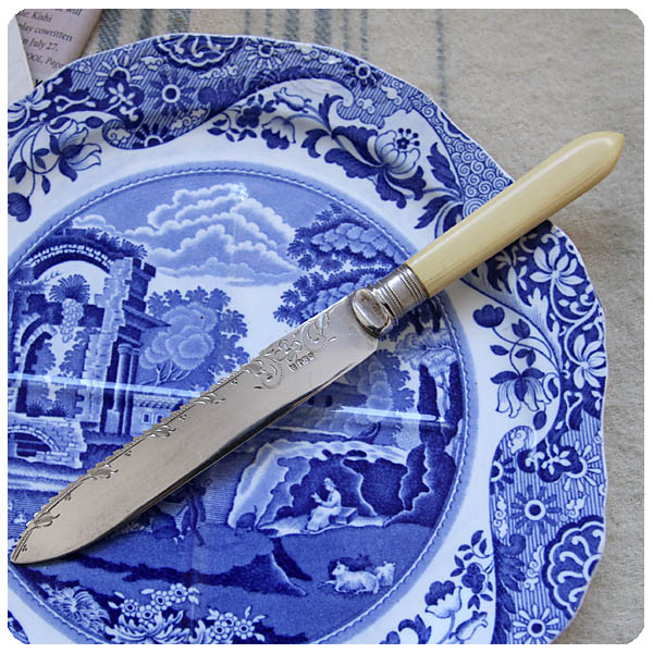 イギリス アンティーク ケーキナイフ 樹脂ハンドル フェイクボーン カトラリー「シルバープレート/銀メッキ」Q-084